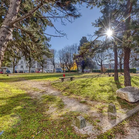 Le Perroquet - Parking - Campus *
